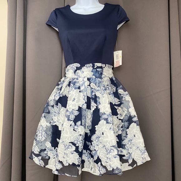 1/2 dress - Picture 1 of 8